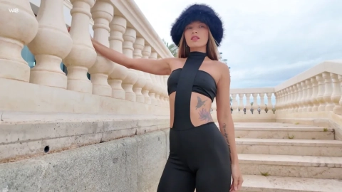 Irene Rouse – Stunning Backstage Model Look & Outdoor Shoot