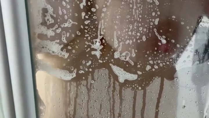 Whitylady – Ich unter der Dusche mit meinen riesigen Titten