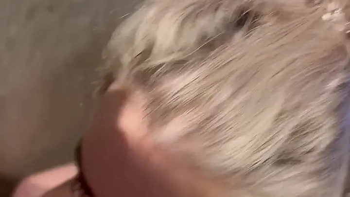 UschiBAVARIA – Der geilen Milf wird in der Dusche ihr Maul gefickt