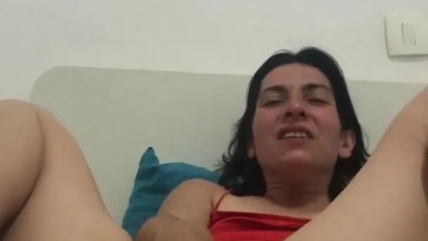 Katy-Cat81 – Geile Schlampe Fickt sich durch bis zum Orgasmus