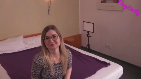 TinyEmily Krass Fotograf betruegt seine Ehefrau mit mir POV Blowjob