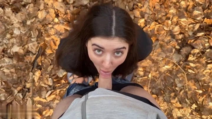 LeahSnuSnu – Schwanz Abmelkung im Wald – Ich schlucke alles