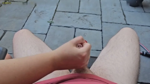 Ruby X Nick – Handjob im Garten – Afterwork Abspritzen