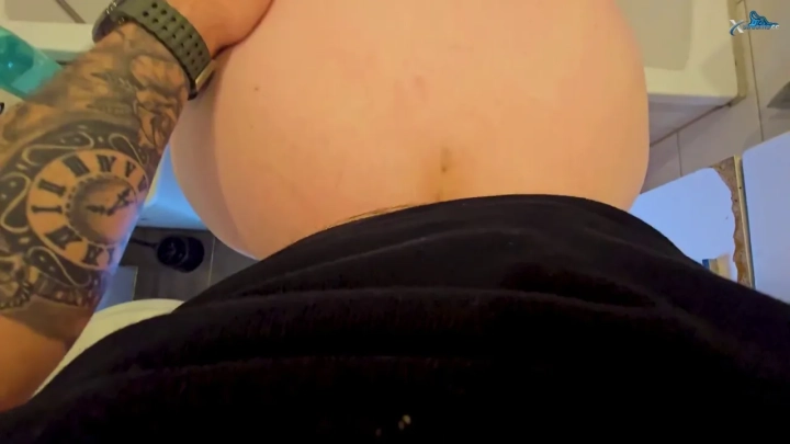 Ladybottox – Studentin Mit Dicken Oberschenkeln Bettelt Schwanz