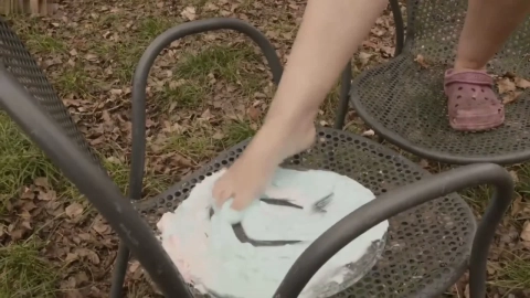 Nova-Nilla – Sahne wegpissen | Outdoor Art Performance Clip