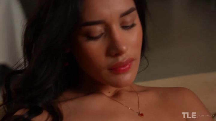 Carolina Guerrero – Crimson Reverie 2