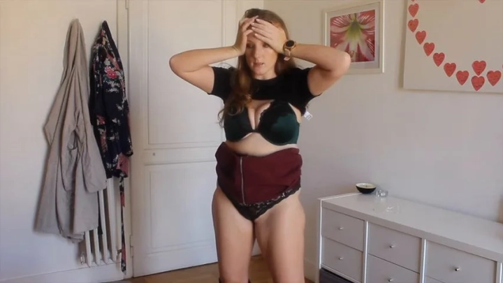 Mature MILF Uses Seductive Moves To Make You Cum