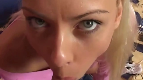Mature MILF Masturbating On Bed